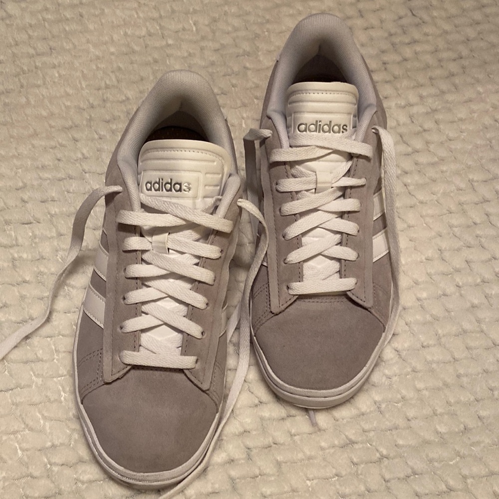 Adidas sneaker. Size 8. Worn once. Like new!